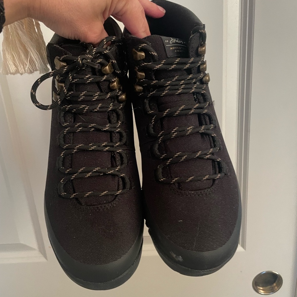 NWOT Joules Black Hiking Boots with Red Stripe 38 / 7